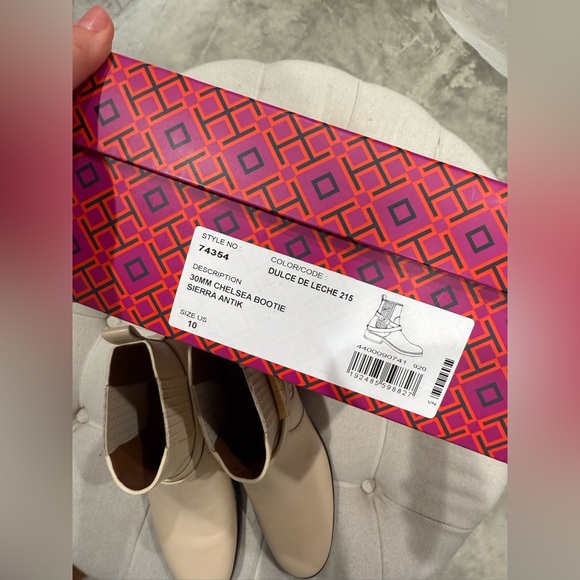 Tory Burch T-HARDWARE CHELSEA BOOT Cream Beige Dulce de Leche 10 Booties - Picture 10 of 10